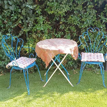 Gardenroom Nocleg ze śniadaniem *